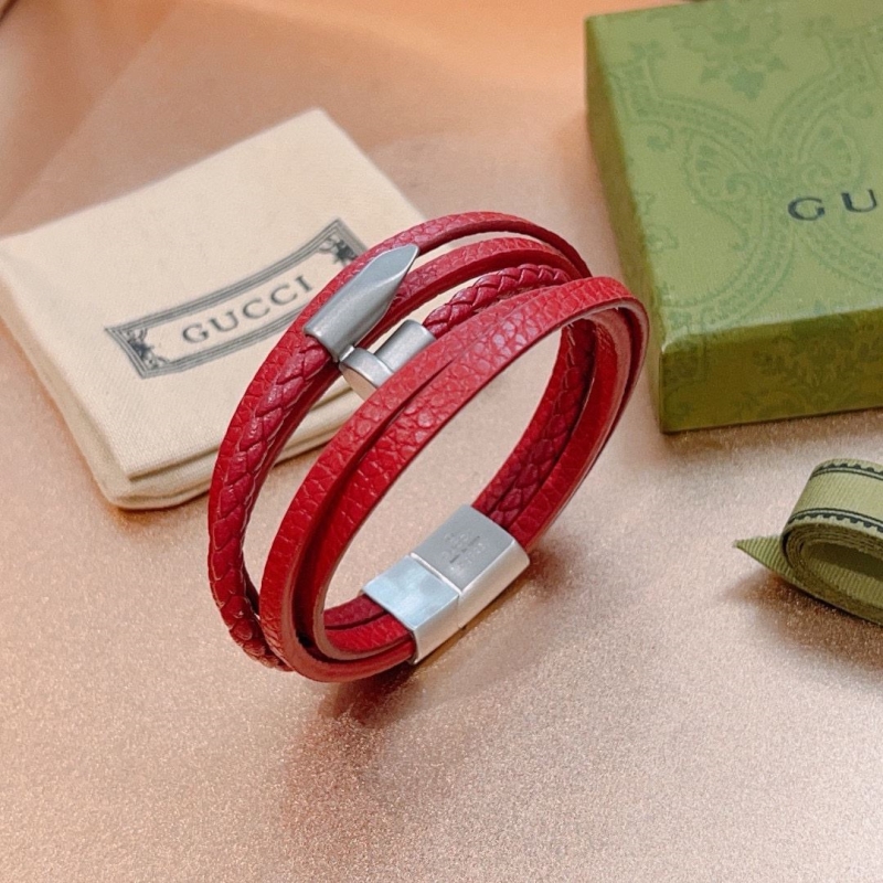 G*u*i bracelets